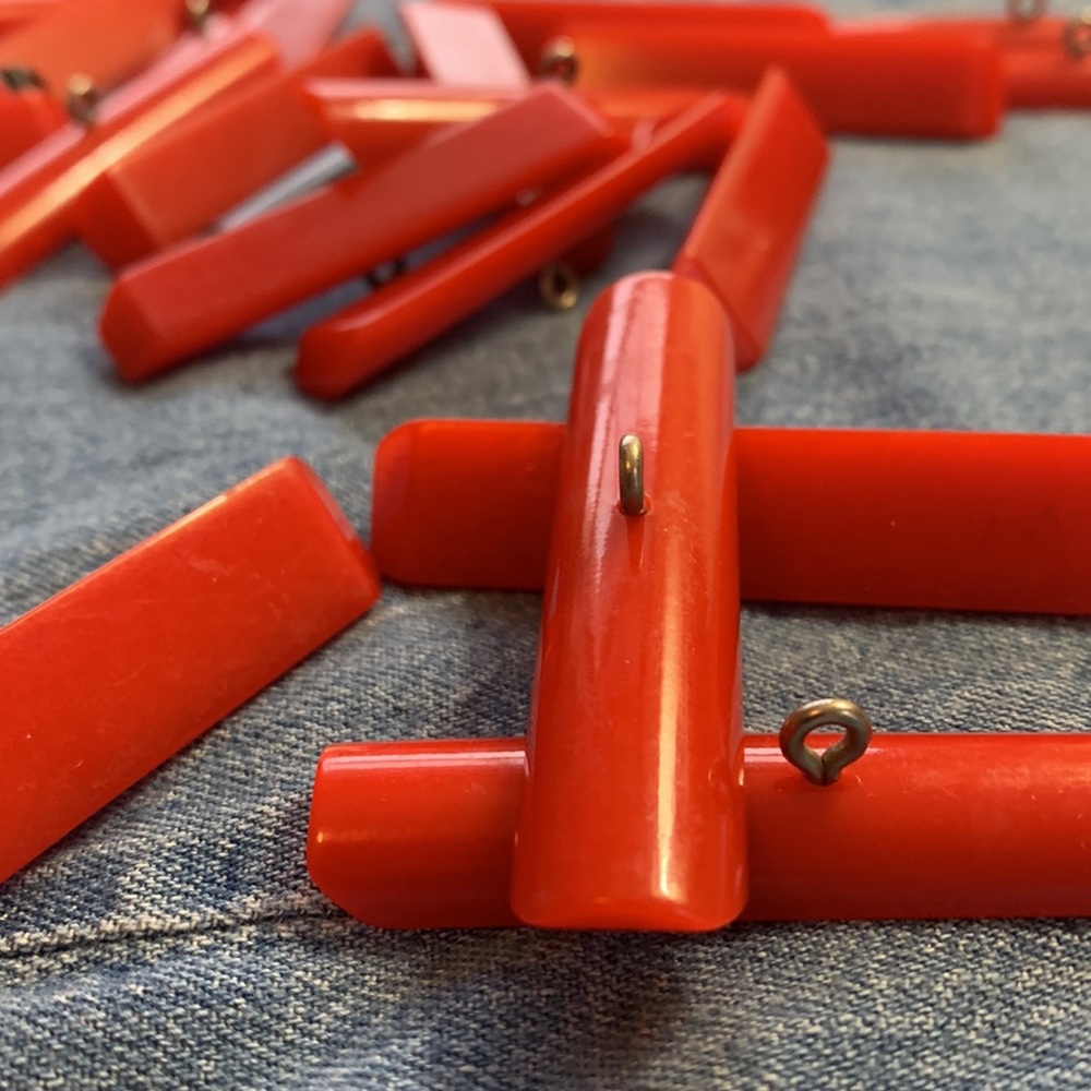 Vintage set of (assumed) bakelite bar buttons.34 to the lot. - Picture 2 of 7